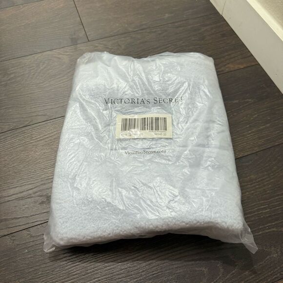 Victoria’s Secret Pink Mint Blue Sherpa Fuzzy Tote Bag New - Picture 1 of 7